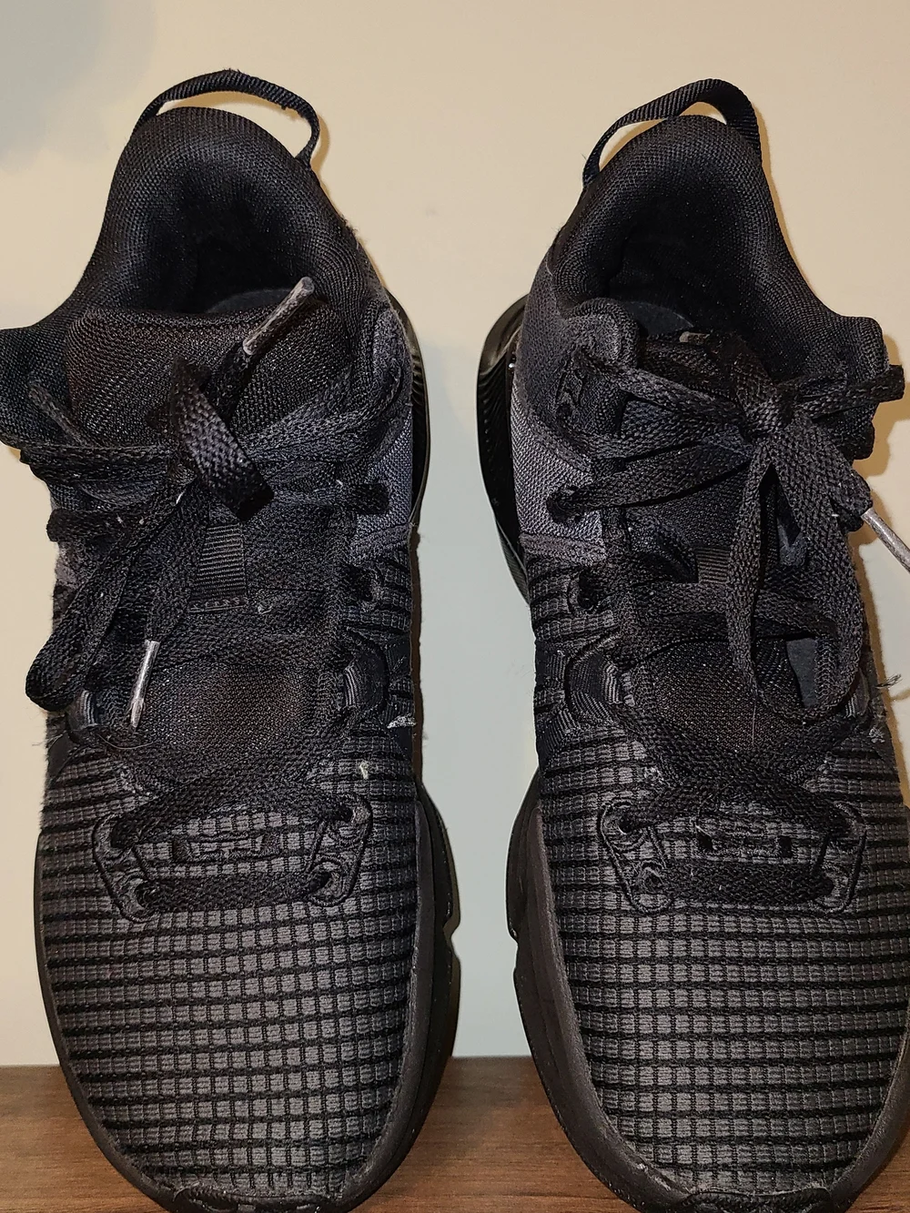 Size 7.5 - Nike LeBron Witness VII